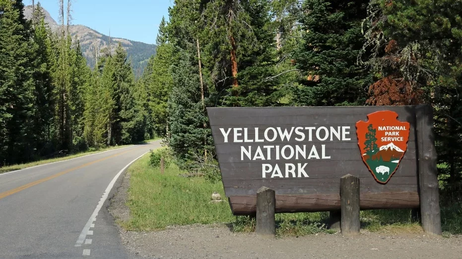 yellowstone-sign413441