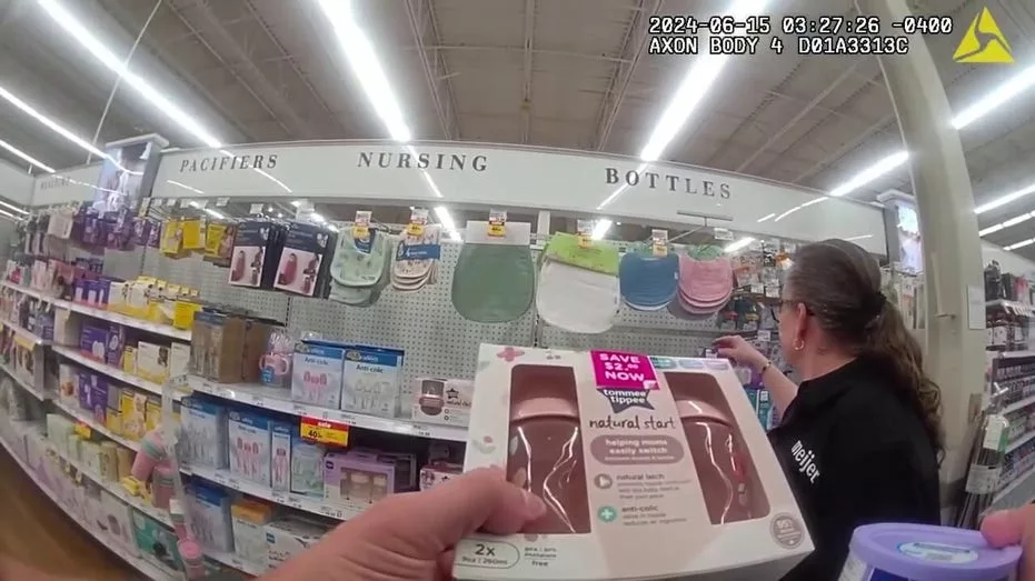 body-cam-footage-shows-police-officer-buying-formula-for-mother-and-baby325171