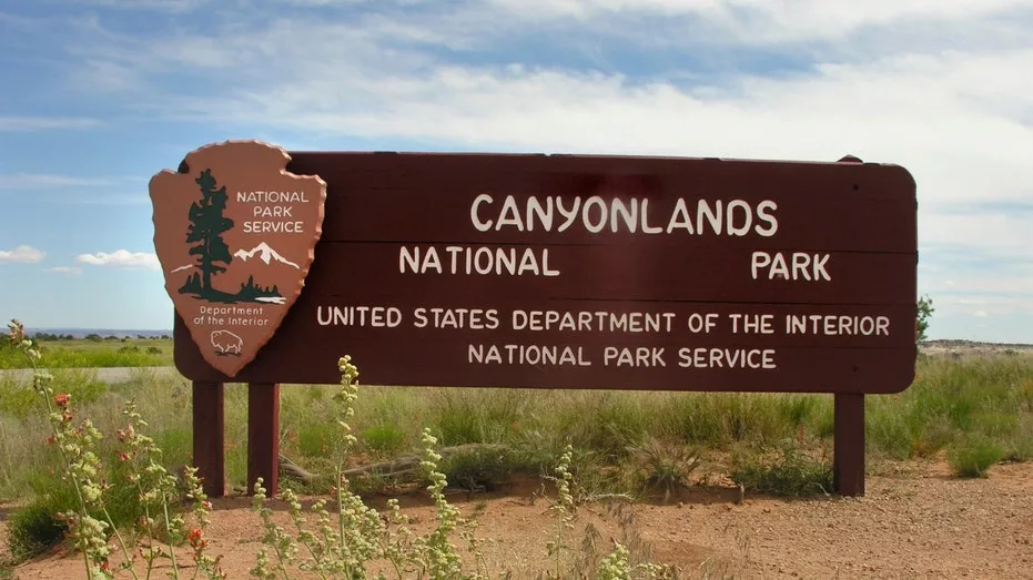 61cc7955-canyonlands784463