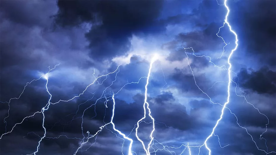 lightning-istock978670