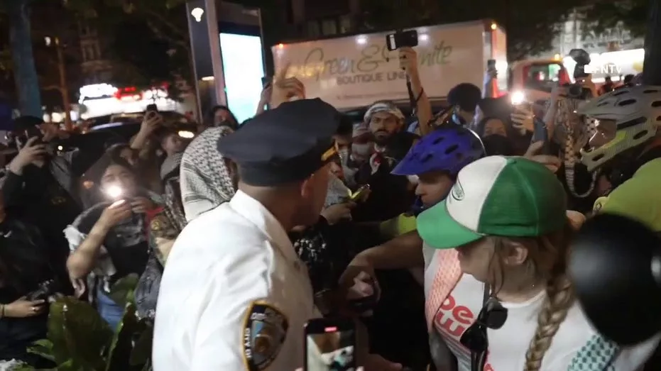 protesters-clash-with-police-after-storm-harris-rally-afterparty-1498716