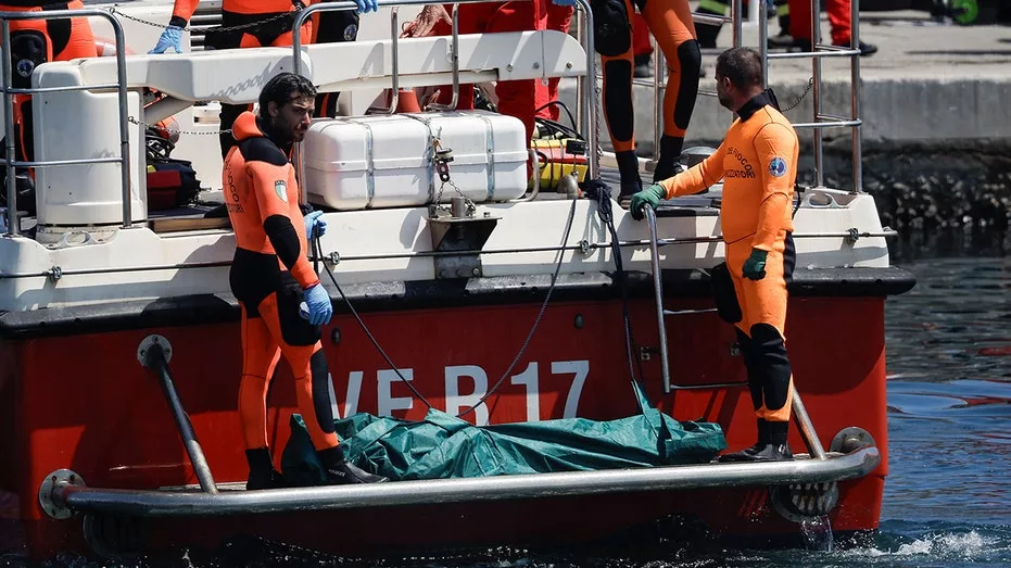 italy-divers-recover-body-yacht-sinks881337