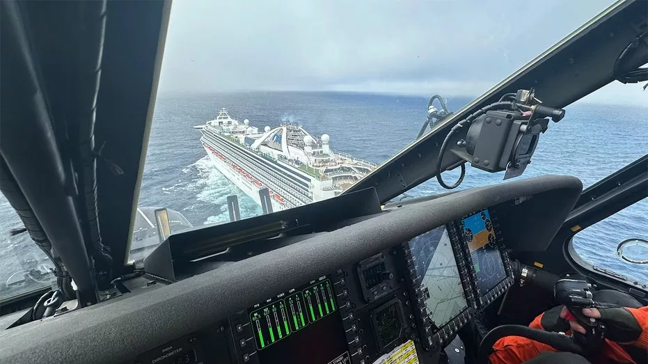 coast-guard-cruise-ship-rescue-3224437