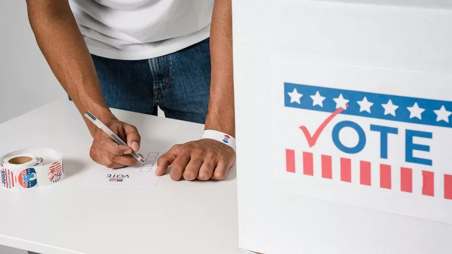 1-deception-in-democracy-the-misinformation-minefield-ahead-of-election-day-intro12391