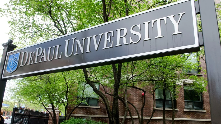 depaul-university-entrance357643