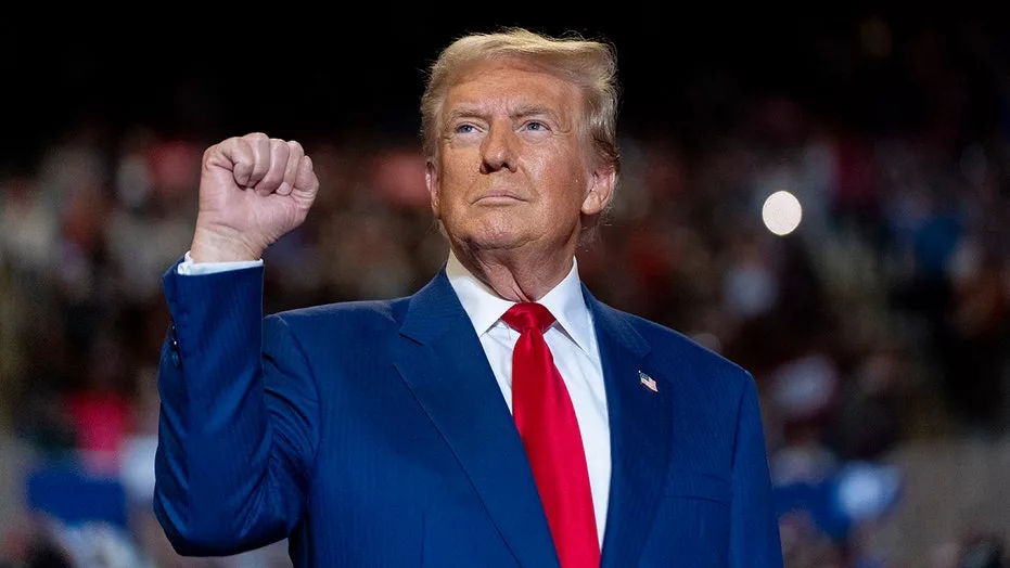 trump-fist-in-air439590