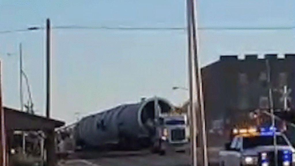 train-derailment-gif779602