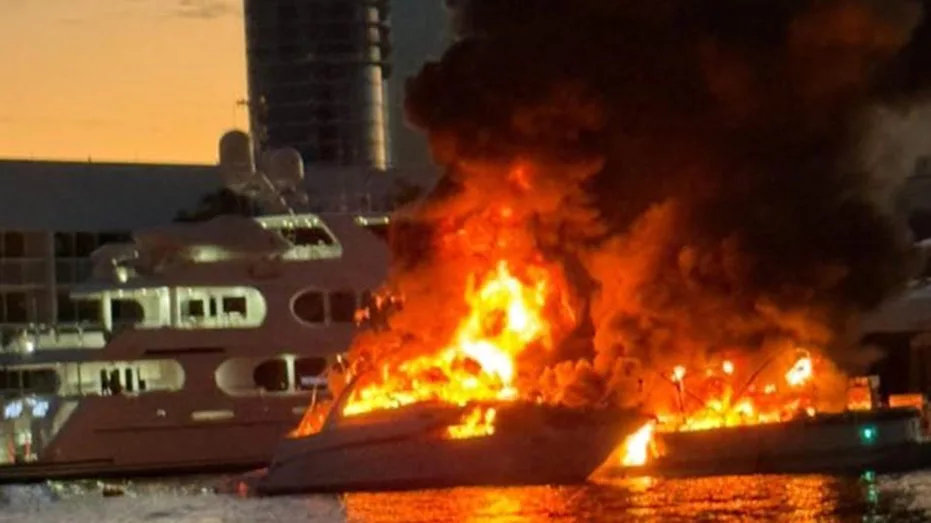 fl-boat-fire-3376888