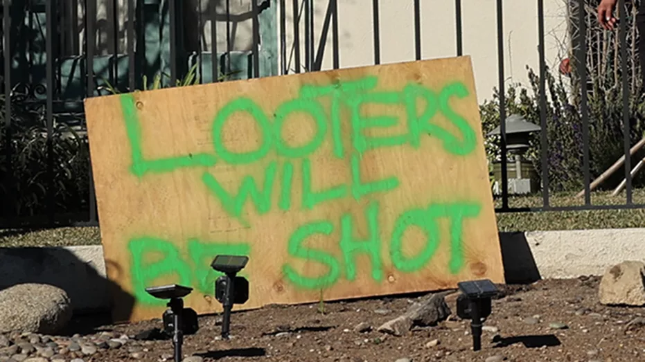 looters-will-be-shot-altadena-yard-sign157615