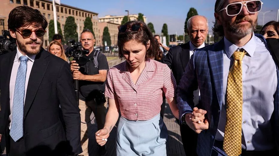 amanda-knox-court-florence-italy05872366