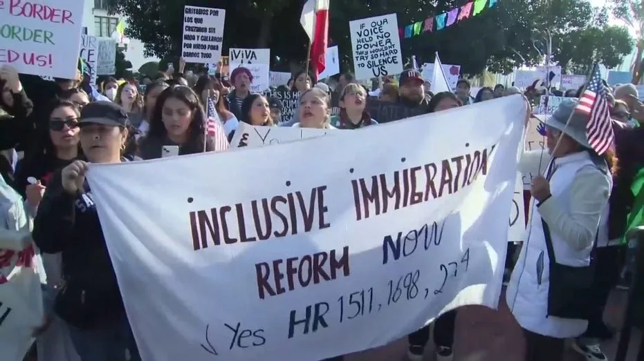 anti-ice-protesters-block-traffic-on-los-angeles-highway-2752051