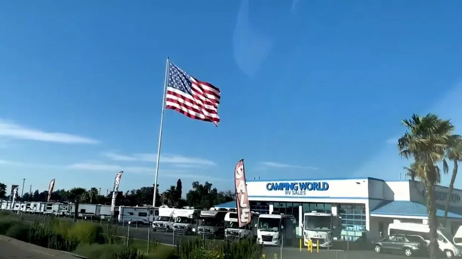 camping-world-flag-still-3144870