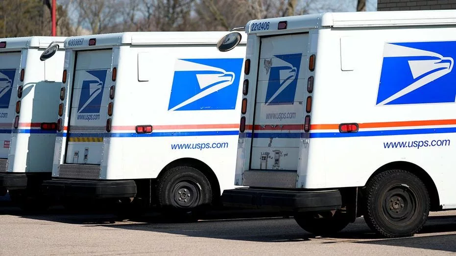 usps-trucks236406