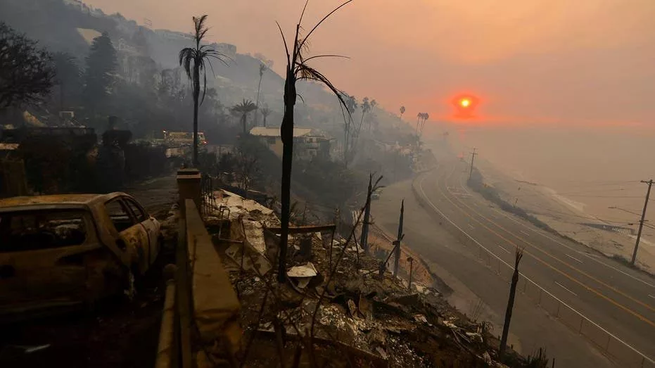 los-angeles-wildfires-update_013348409