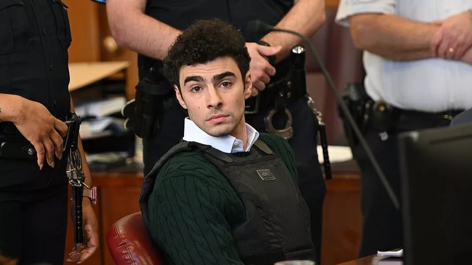 luigi-mangione-united-healthcare-ceo-murder-nyc-trial-pool_09752115