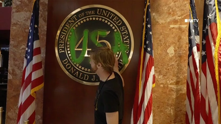 climate-protester-arrested-for-alleged-vandalism-in-trump-tower-4502582