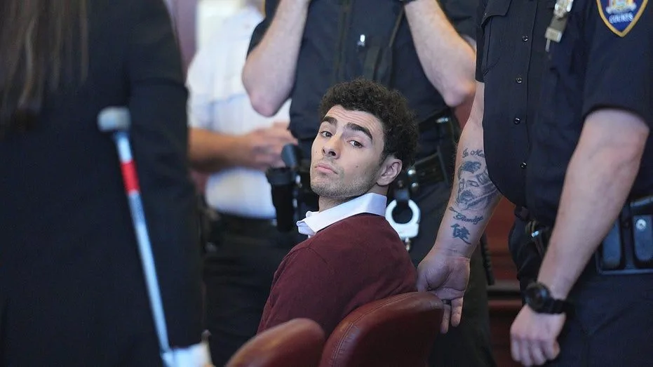 luigi-mangione-nyc-court-arraignment-pool_07584021