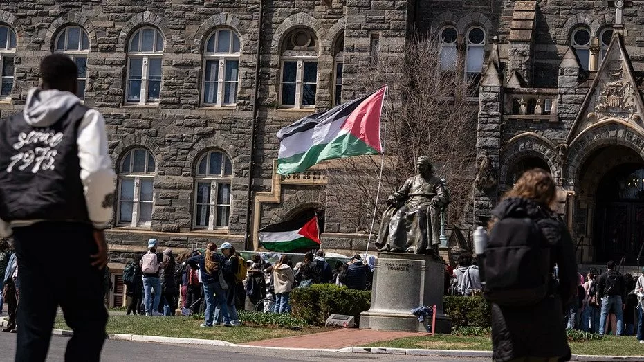 palestine-flag-georgetown-campus-gettyimages-2206112059793383
