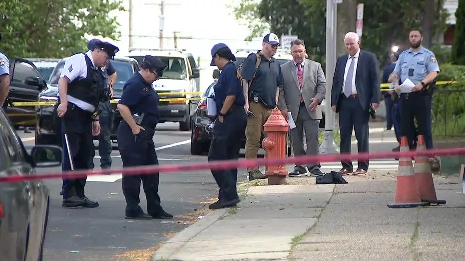 first-responders-arrive-on-the-scene-of-officer-involved-shooting-in-philadelphia-3119171