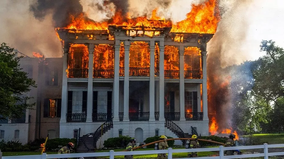America's largest remaining antebellum mansion burns down in devastating fire