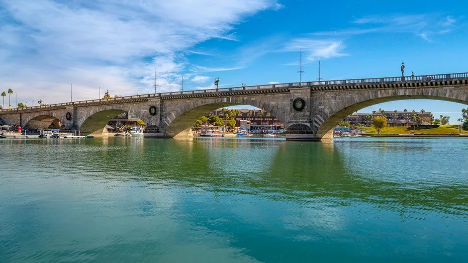 lake-havasu-arizona_03396351