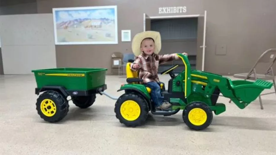 levi_wright_tractor719160