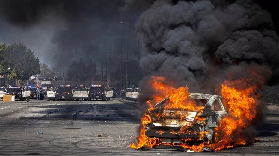 2025-06-08t013504z_624171228_rc2zxeaya9ry_rtrmadp_3_usa-migration-protest-los-angeles258670