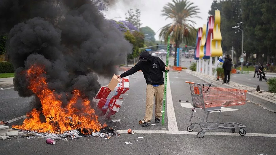 los-angeles-ice-protests_0167893