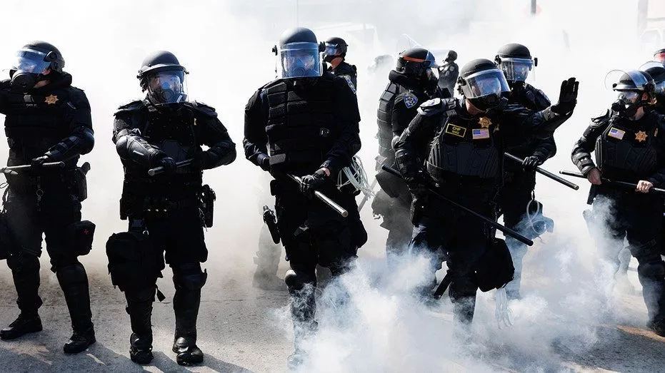 los-angeles-ice-protests-california-highway-patrol-law-enforcement_01510497