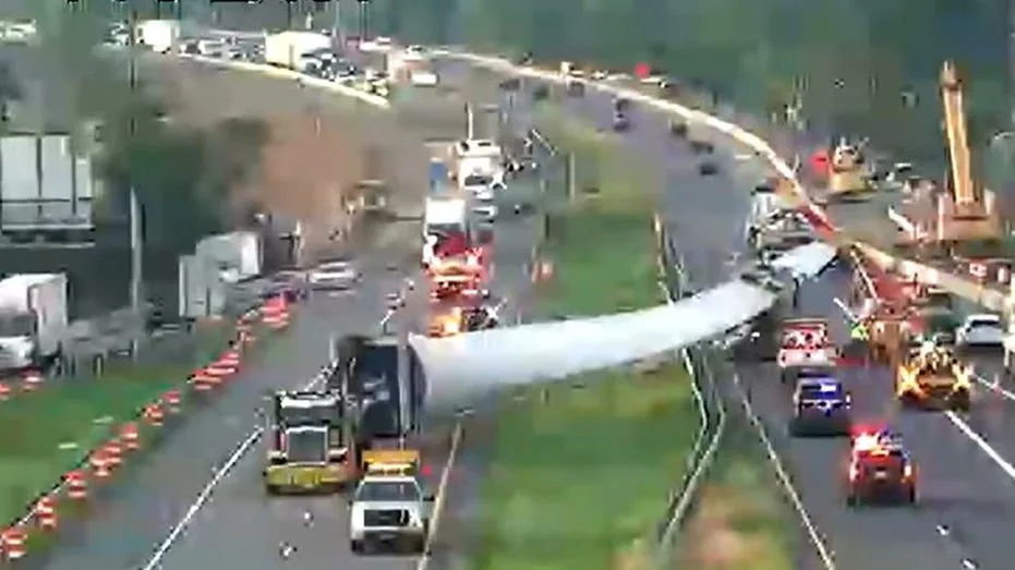 wind-turbine-blade-crash-179514