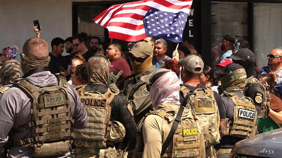 protesters-confront-ice-agents617813