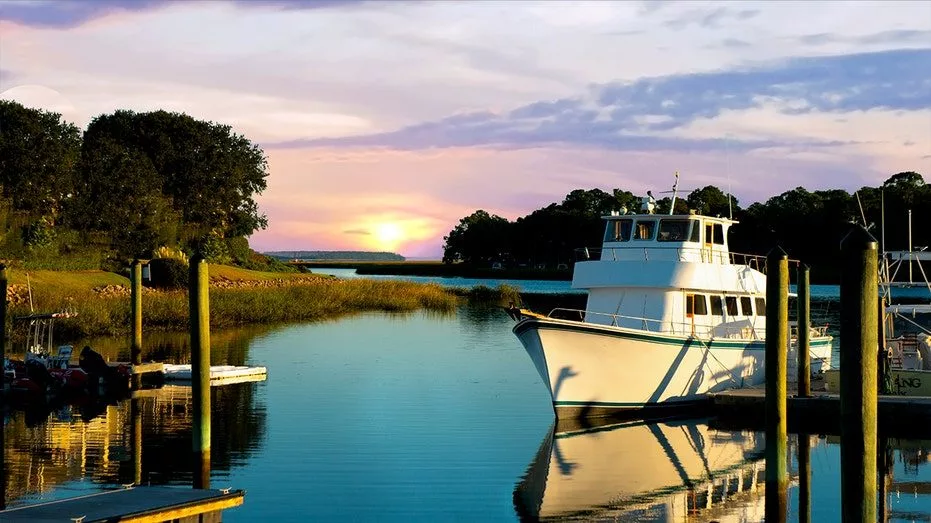 boat-in-hilton-head-marina798696