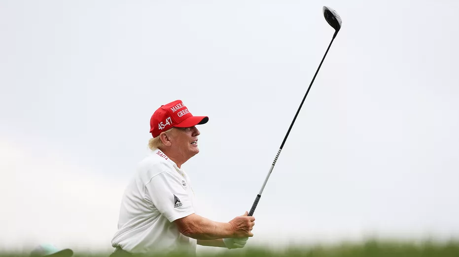 trumpgolf2275131