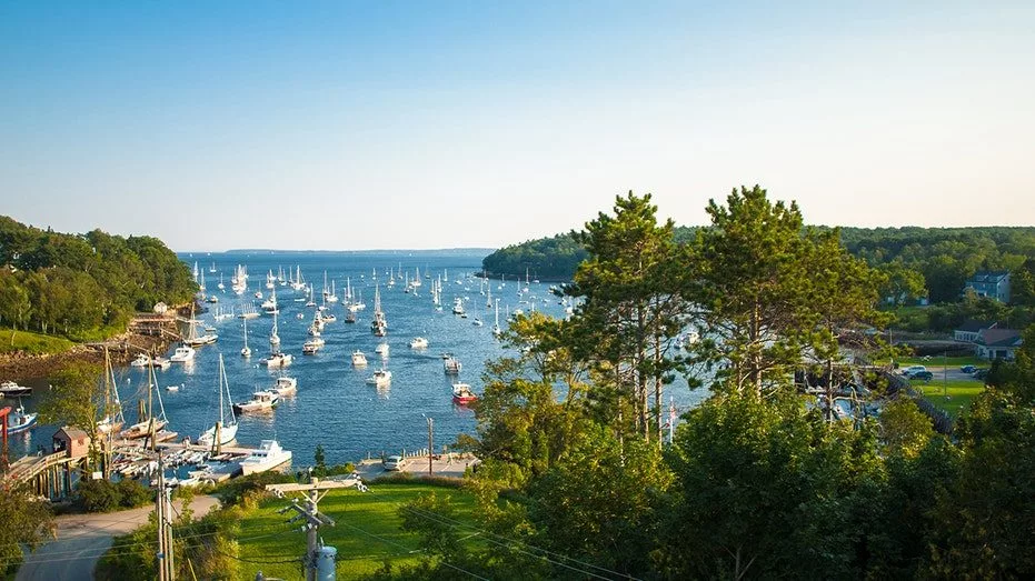 rockport-maine-harbor_01380110