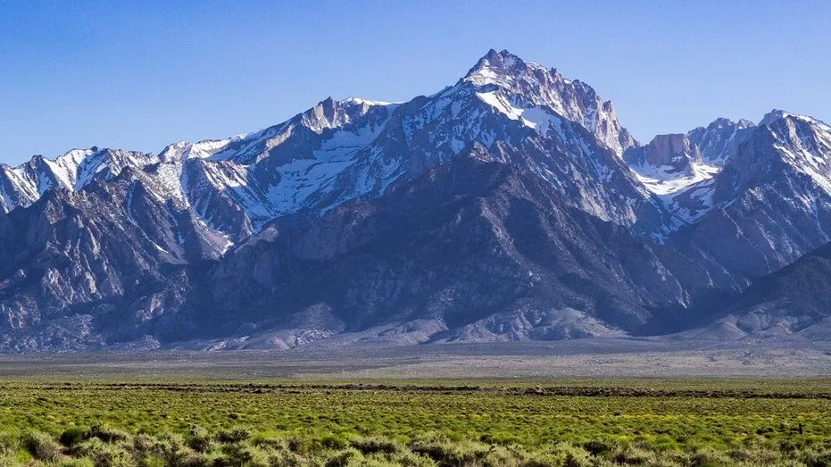 mountain1387161
