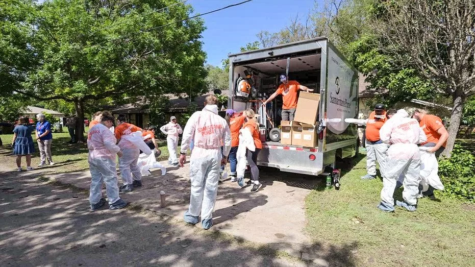samaritans-purse-volunteers530037