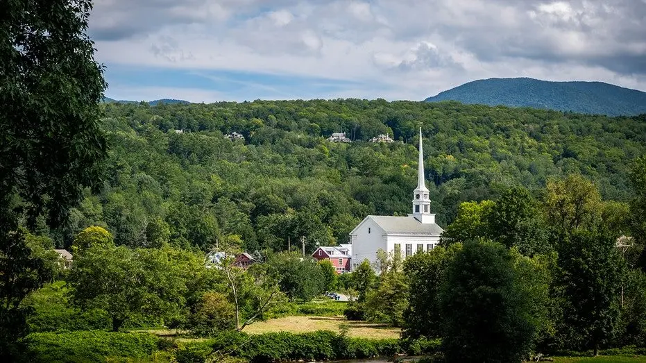 rural-vermont-church-stowe417875