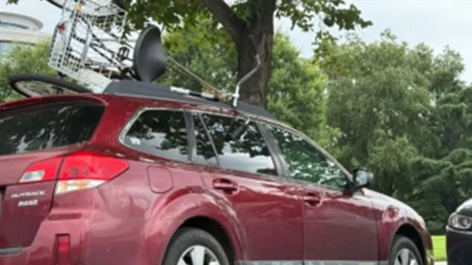 subaru-car-parked-tricycle-capitol630972