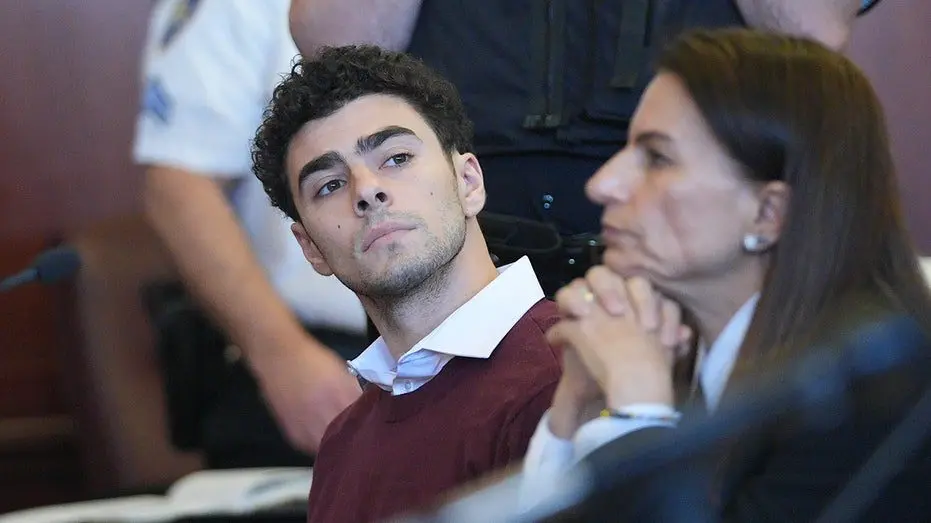 luigi-mangione-nyc-court-arraignment-pool_05543337
