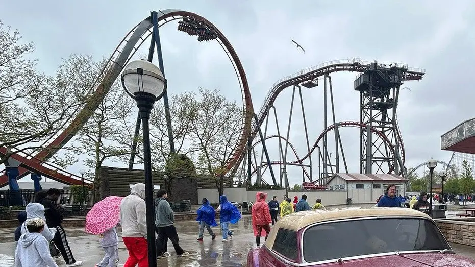 cedar-point-sirens-curse-roller-coaster-ride501154