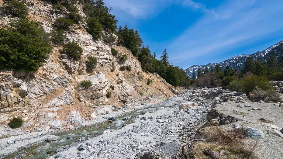 view-of-san-bernardino-mountains-near-road210809
