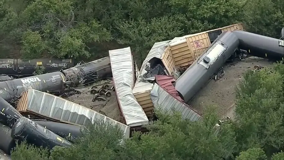 train-possibly-carrying-hazardous-materials-derails-in-texas296735