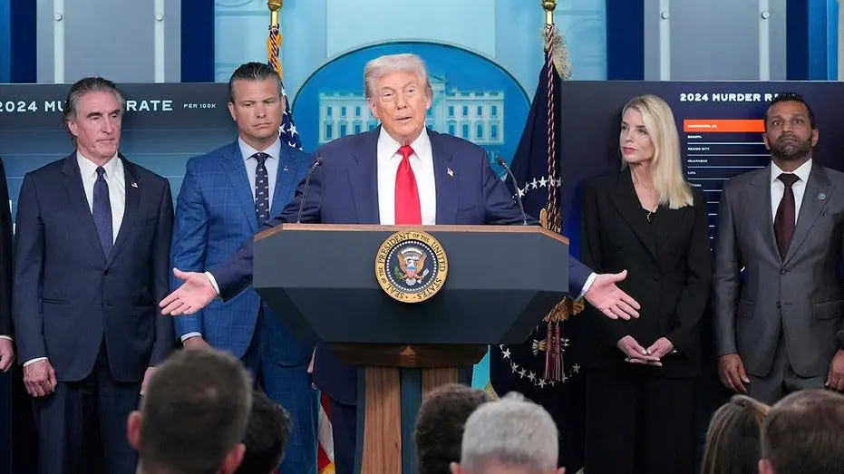 trump-announces-dc-police-takeover304347