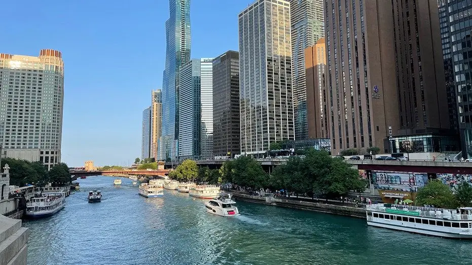 chicago-illinois-downtown-us-city_03471545