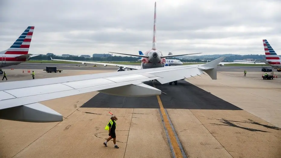 american-airlines-runway-reagan-airport-fox-news-001840797