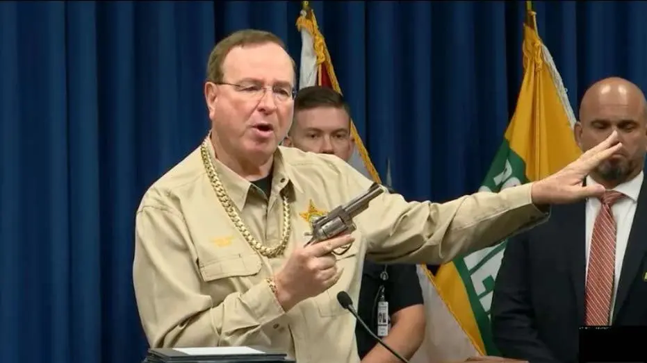 sheriff-judd-grady-pistol990455