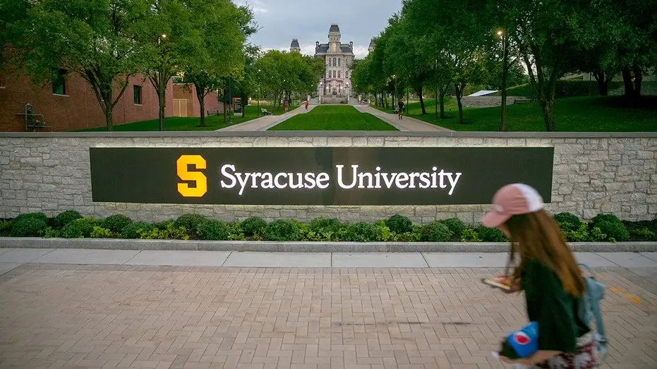 syracuse-university-campus-students-levels958890