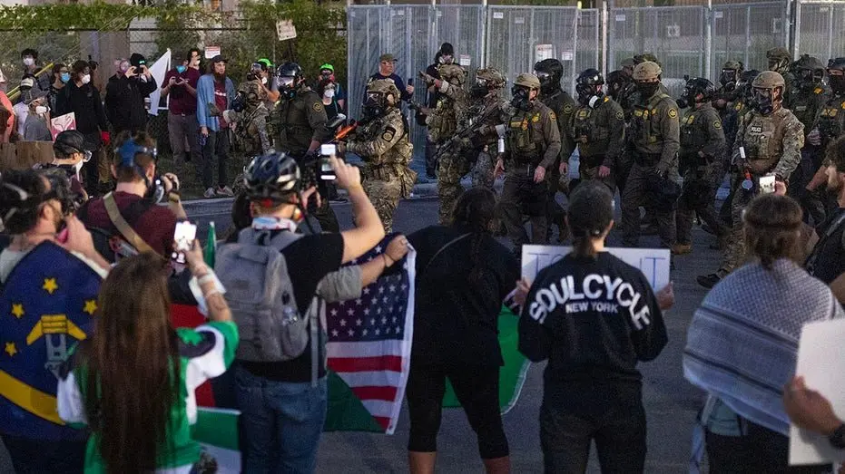 chicago-anti-ice-activist259679