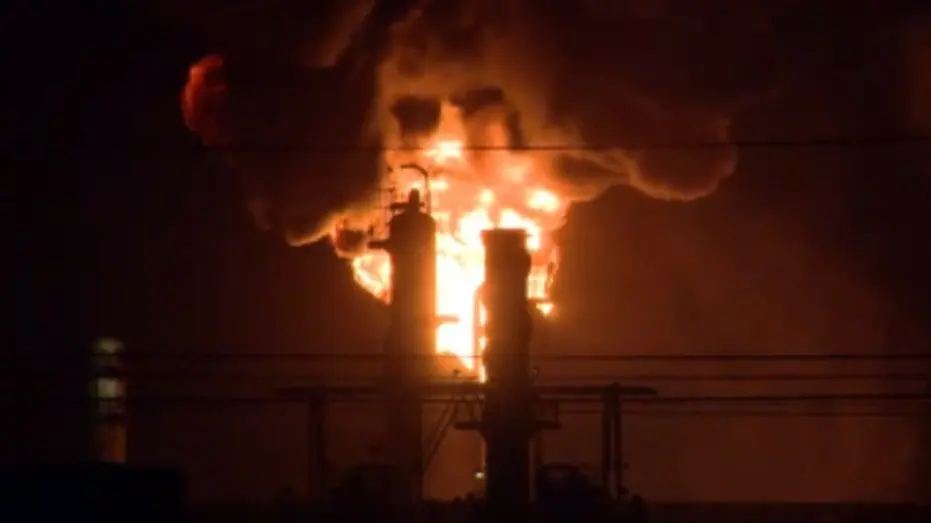 california-chevron-refinery-explodes303751