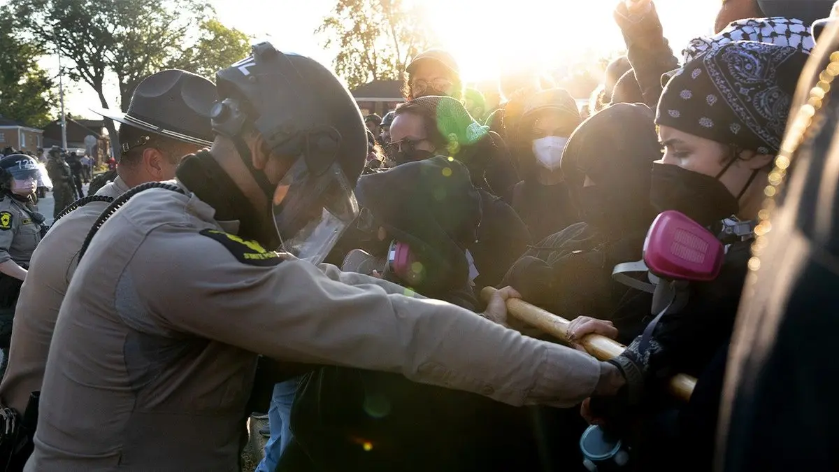 DHS says ICE agents in Chicago suburb ‘boxed in by 10 cars’ as tensions escalate